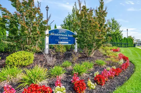 206 White Rose Ln #206, East Meadow, NY 11554