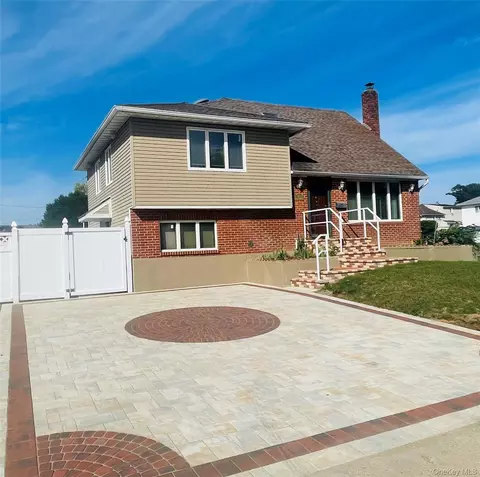 2 Bernard St, Massapequa, NY 11758 | MLS# 937012 - Movoto