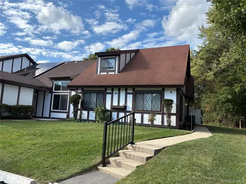 6 Amesworth Ct, Middle Island, NY 11953