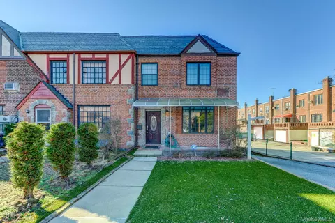 67-54 Groton St, New York, NY 11375