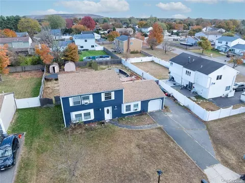 130 Tarpon Ave, Medford, NY 11763