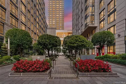 25 City Pl #PHC, White Plains, NY 10601