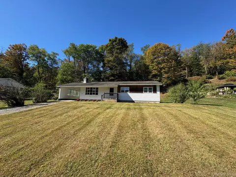 661 Traver Rd, Pleasant Valley, NY 12569