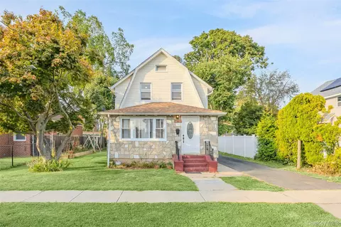 187 Botsford St, Hempstead, NY 11550
