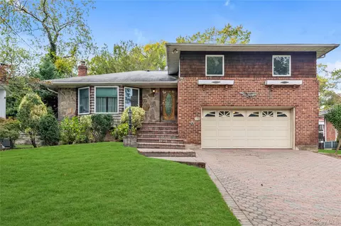129 Gilmar Ln, North Hempstead, NY 11577