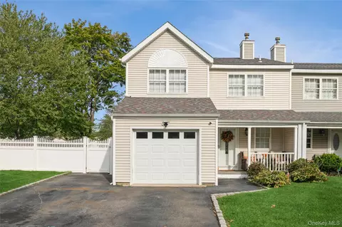 92 Mckinney St, Central Islip, NY 11722