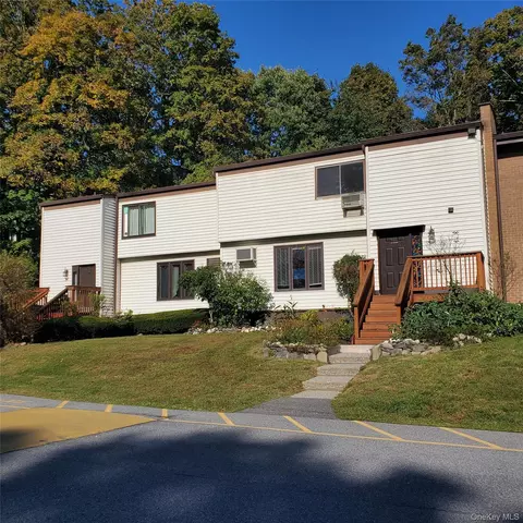 3 Hook Rd #32, Poughkeepsie, NY 12601