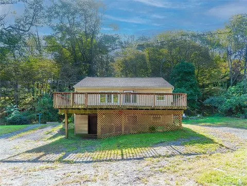 30 Dugan Ln, Hopewell Junction, NY 12533