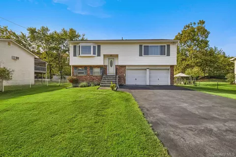 3 Shelley Rd, Poughkeepsie, NY 12603