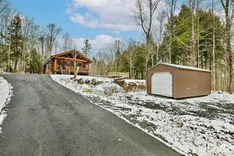465 Barlow Rd, Gloversville, NY 12078