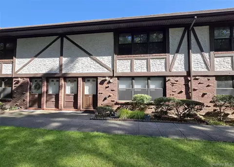 115 Bailey Ct #115, Middle Island, NY 11953