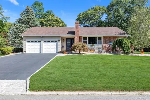 41 Landing Ln, Port Jefferson, NY 11777