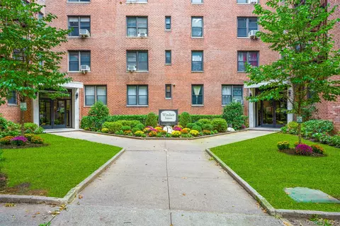 4 Windsor Ter #2C, White Plains, NY 10601