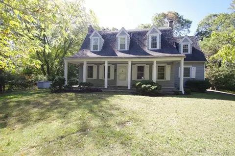 16 Mount Sinai Coram Rd, Coram, NY 11727