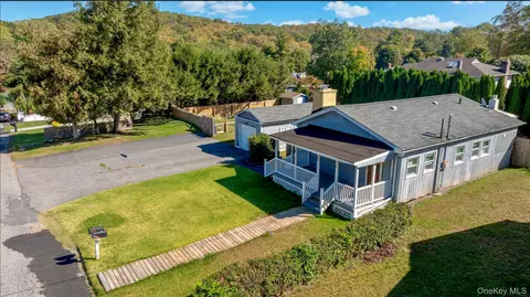 11 Katonah Rd, Kent, NY 10512