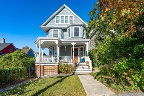 29 Dixon St, Greenburgh, NY 10591