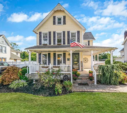 219 N Ocean Ave, Patchogue, NY 11772