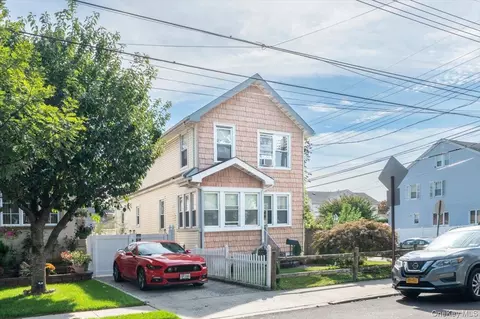 88-19 247 St, New York, NY 11426