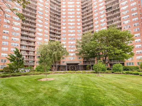 5700 Arlington Ave #15S, New York, NY 10471
