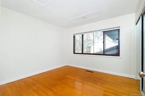 Bedroom - 7 Ferris Ln, Poughkeepsie, NY 12601 photo 3 of 4