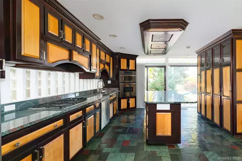 Kitchen - 7 Ferris Ln, Poughkeepsie, NY 12601 photo 2 of 3