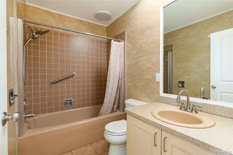 Bath - 7 Ferris Ln, Poughkeepsie, NY 12601 photo 3 of 3