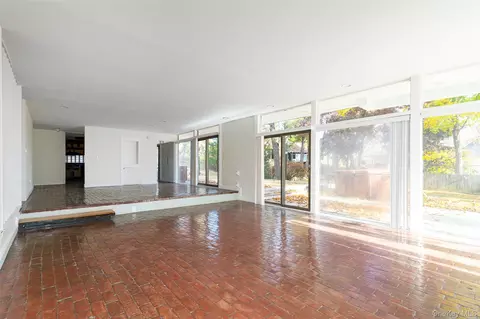 Living - 7 Ferris Ln, Poughkeepsie, NY 12601 photo 3 of 9