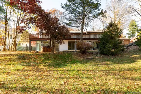 Exterior - 7 Ferris Ln, Poughkeepsie, NY 12601 photo 4 of 13