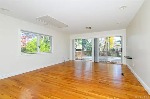 Living - 7 Ferris Ln, Poughkeepsie, NY 12601 photo 7 of 9