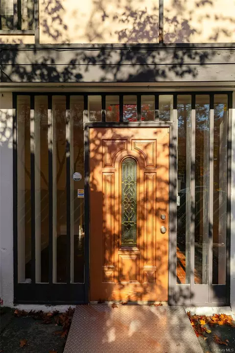 Entry Way - 7 Ferris Ln, Poughkeepsie, NY 12601 photo 4 of 4