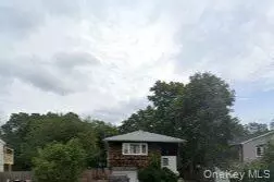 41 Maple Pl, Central Islip, NY 11722