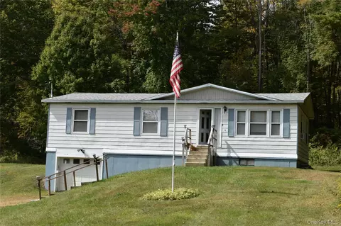 205 Middle Rd, Austerlitz, NY 12017