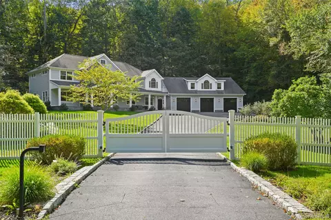 62 Pines Bridge Rd, Mount Kisco, NY 10549