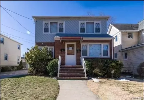 46 E Mineola Ave, Valley Stream, NY 11580