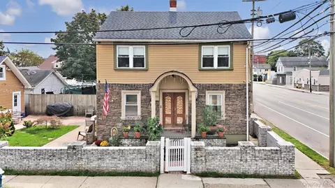 196 S Franklin St, Hempstead, NY 11550