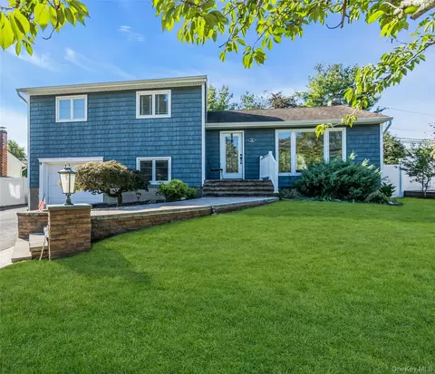 18 Haypath Rd, Bethpage, NY 11714