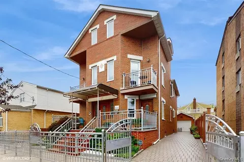 64-13 72 St #2 FAMILY, Middle Village, NY 11379