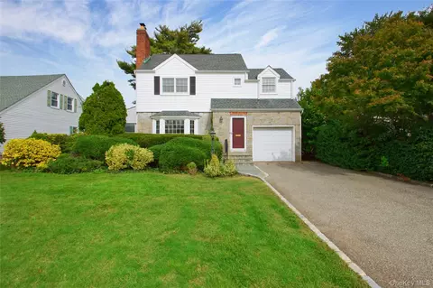 141 Garden St, Garden City, NY 11530
