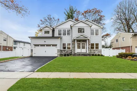 10 Beth Ln, Plainview, NY 11803