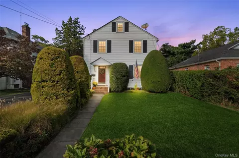 91 Ireland Pl, Amityville, NY 11701