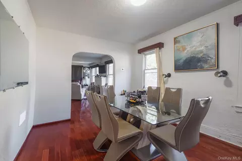135-01 232 St, New York, NY 11413