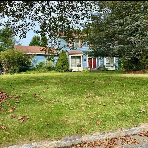 189 Southfield Rd, Baiting Hollow, NY 11933