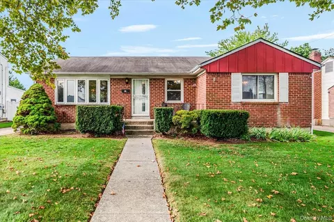 15 Hewmann Pl, Bethpage, NY 11714