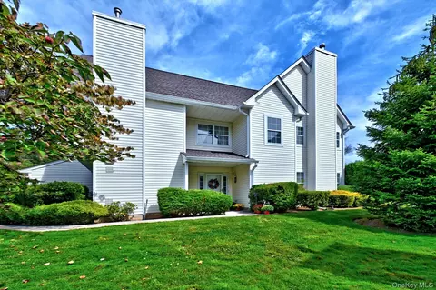 315 Erik Dr, Setauket, NY 11733