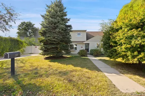40 Duke St, Deer Park, NY 11729
