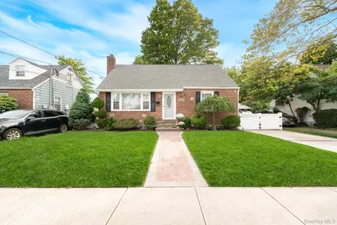 16 Downs Rd, Hempstead, NY 11550