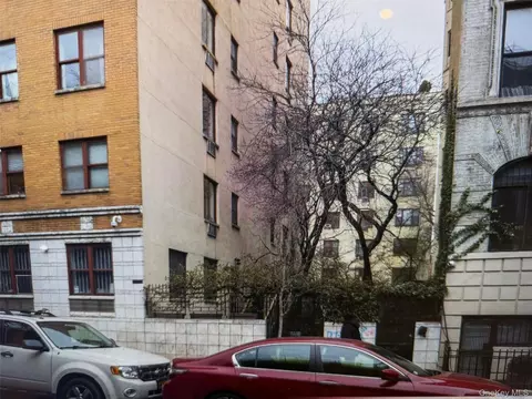 611 E 6th St, New York, NY 10009
