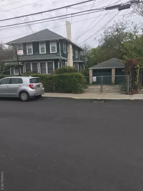 598 Beach 19th St, Far Rockaway, NY 11691