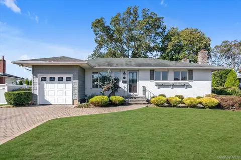 336 W 9th St, Deer Park, NY 11729