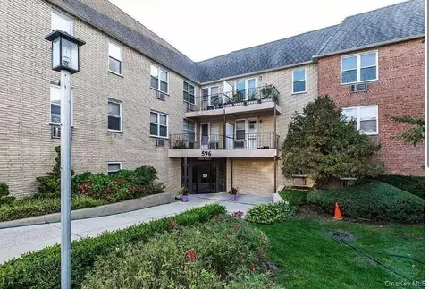 596 Broadway #16B, Hempstead, NY 11563